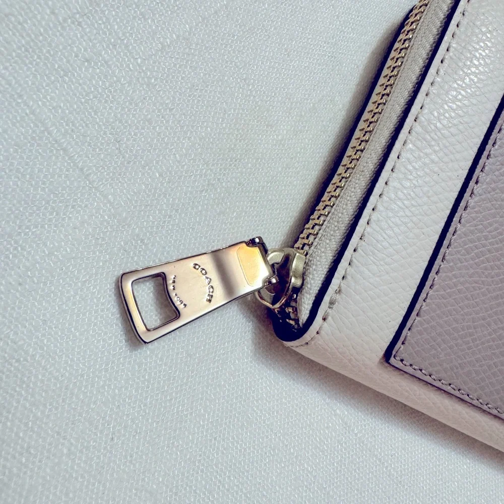 NWT COACH | Accordion Zip Bicolor Crossgrain Leather F52756 Wallett - Picture 4 of 7